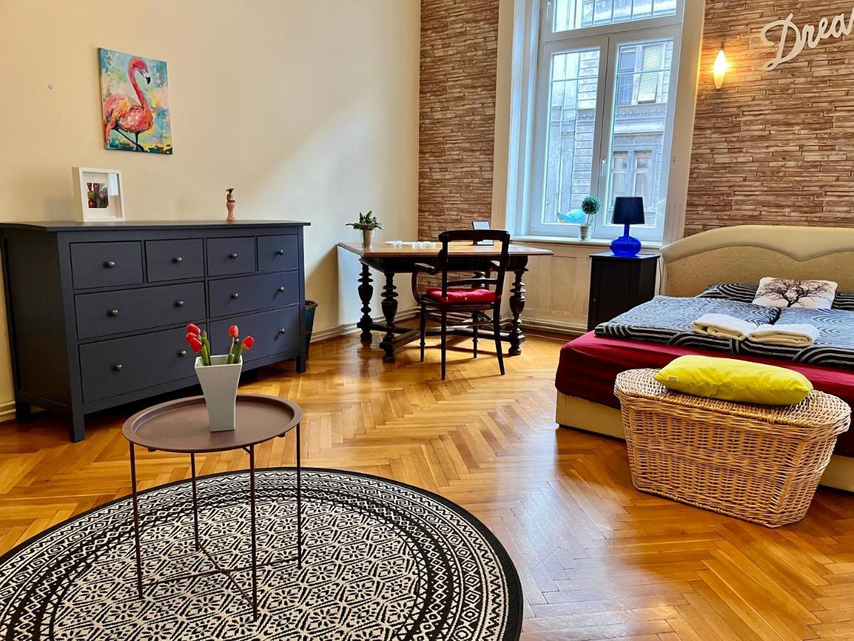 Zen Hostel By Central Market Βουδαπέστη Εξωτερικό φωτογραφία